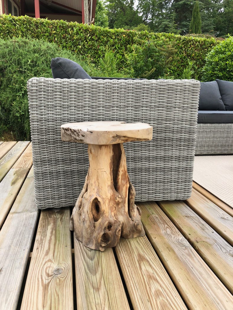 Stoer accenten in en buiten het huis bij Chalet 13 / PRL 13 bij Camping Le Talouch in de Gers, zuid Frankrijk